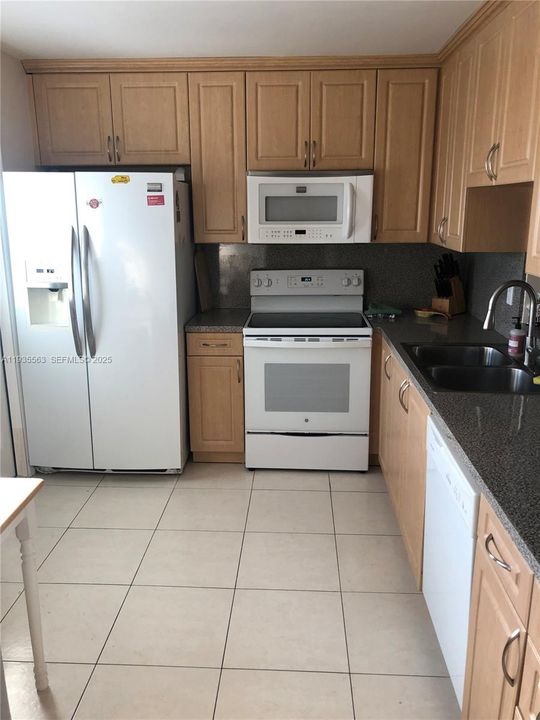 В аренду: $2,200 (2 спален, 2 ванн, 1092 Квадратных фут)