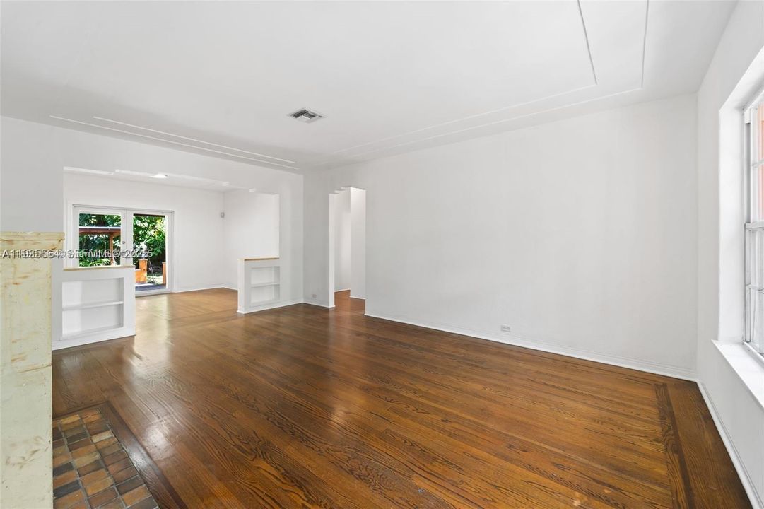 For Rent: $4,250 (2 beds, 1 baths, 1334 Square Feet)