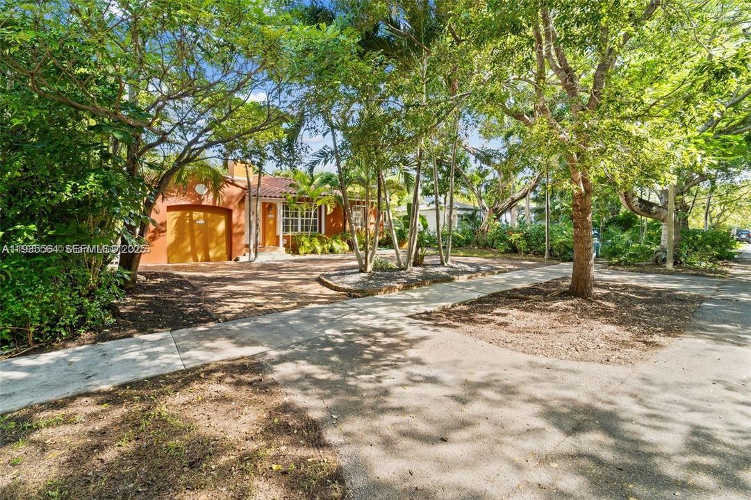 For Rent: $4,250 (2 beds, 1 baths, 1334 Square Feet)