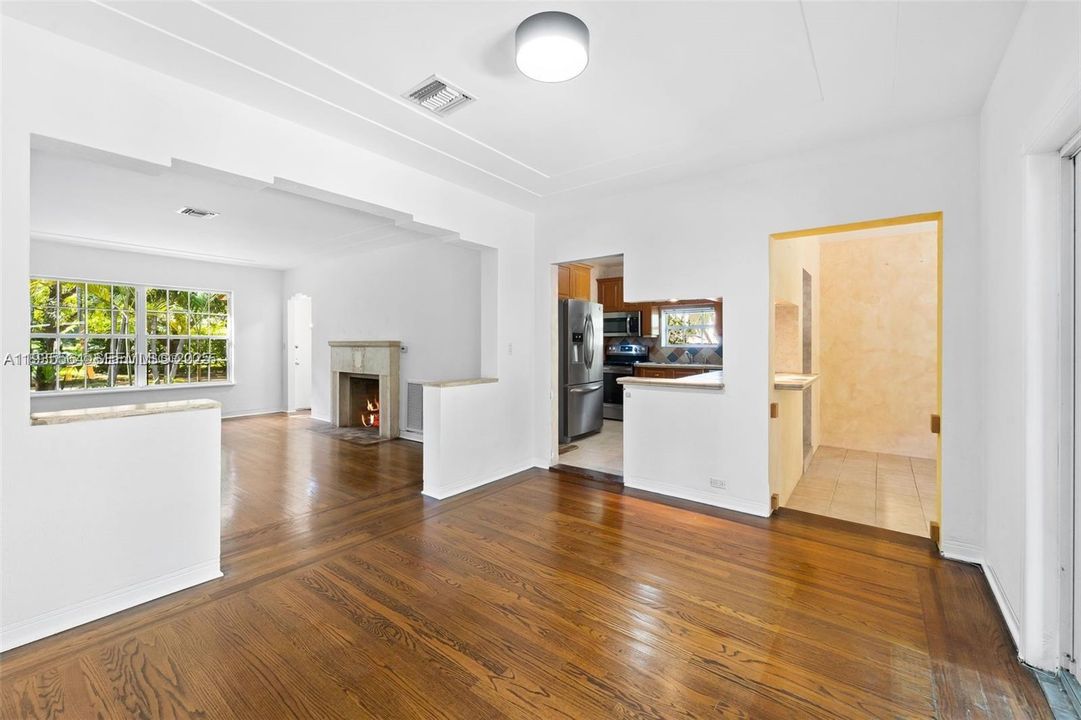 For Rent: $4,250 (2 beds, 1 baths, 1334 Square Feet)