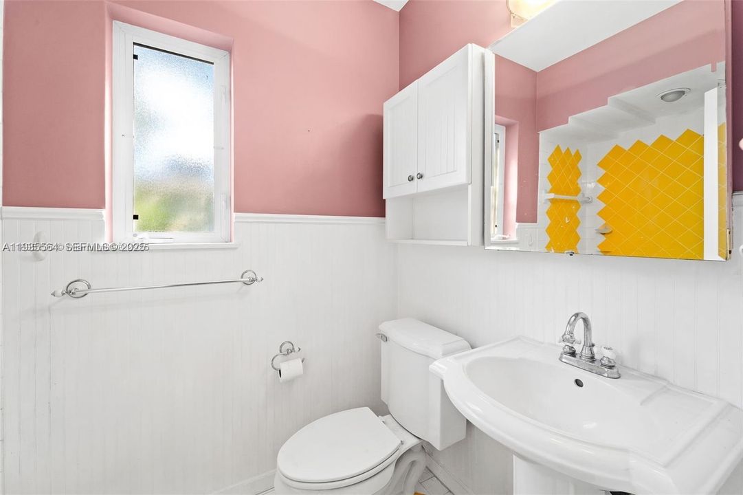 For Rent: $4,250 (2 beds, 1 baths, 1334 Square Feet)