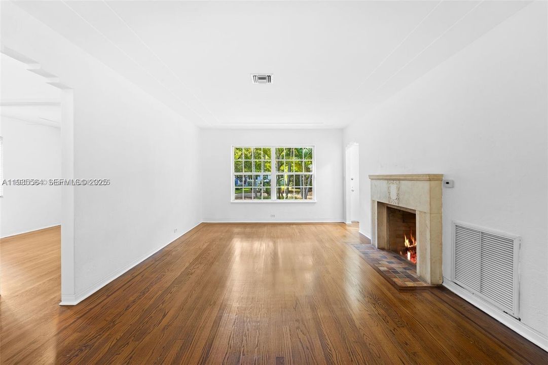 For Rent: $4,250 (2 beds, 1 baths, 1334 Square Feet)