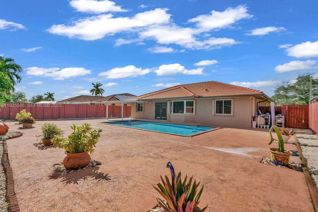 En Renta: $4,000 (4 camas, 2 baños, 1674 Pies cuadrados)