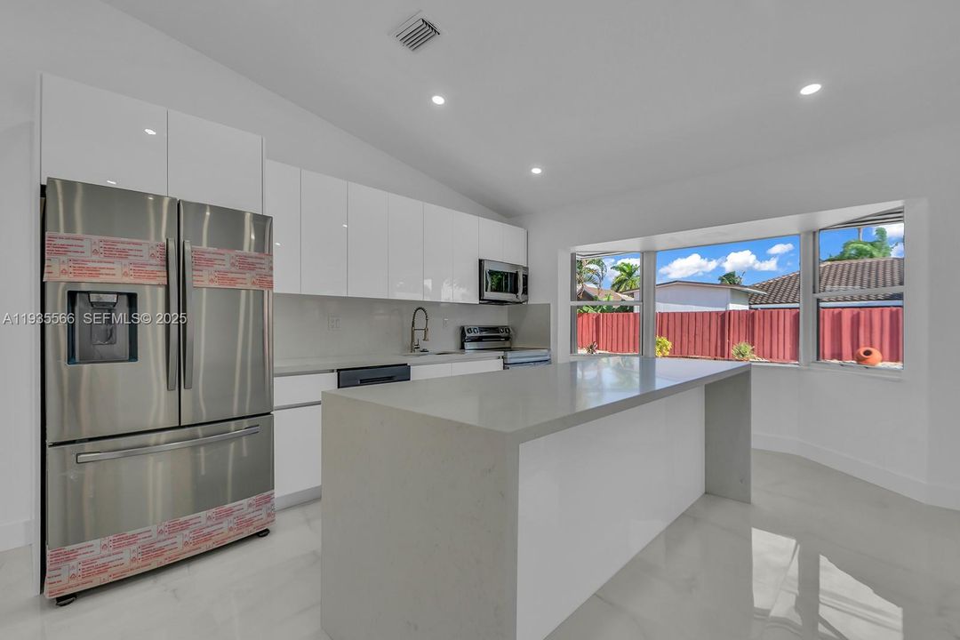 En Renta: $4,000 (4 camas, 2 baños, 1674 Pies cuadrados)