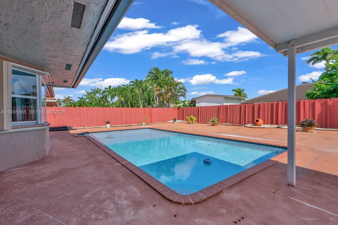 En Renta: $4,000 (4 camas, 2 baños, 1674 Pies cuadrados)