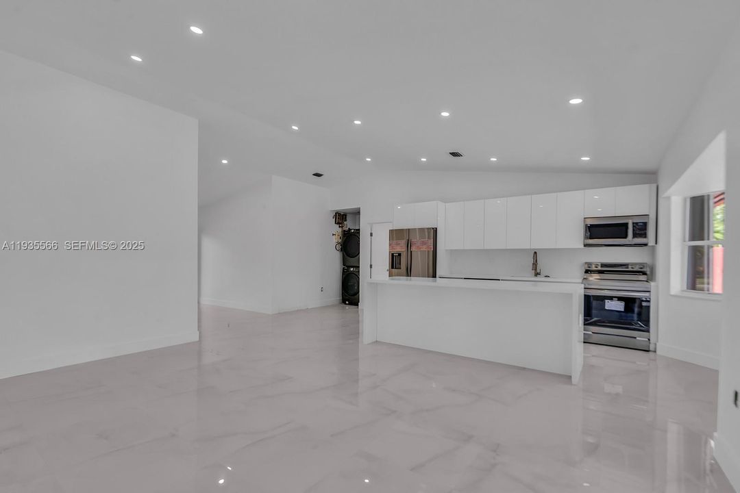 En Renta: $4,000 (4 camas, 2 baños, 1674 Pies cuadrados)