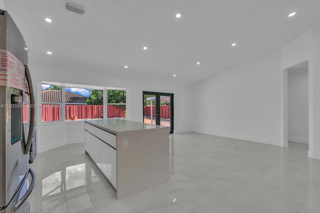 En Renta: $4,000 (4 camas, 2 baños, 1674 Pies cuadrados)