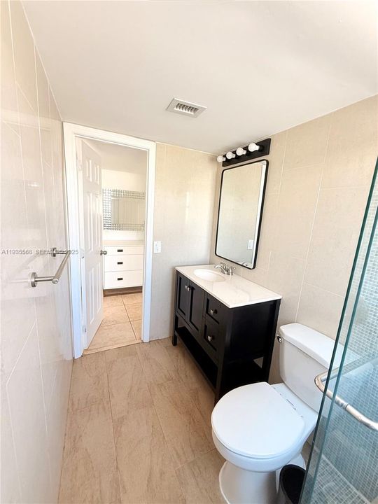 出租: $3,200 (2 贝兹, 2 浴室, 940 平方英尺)