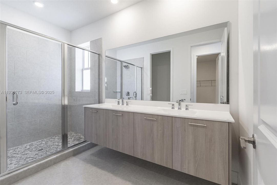 En Venta: $1,450,000 (4 camas, 3 baños, 2952 Pies cuadrados)