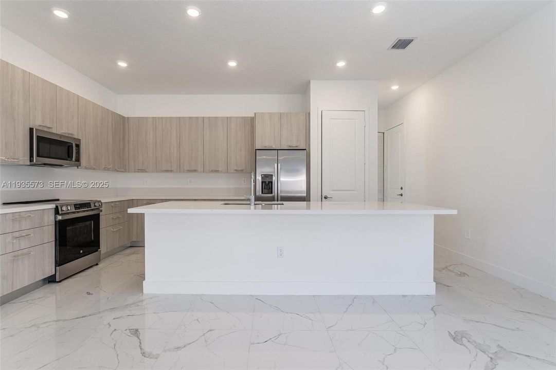 En Venta: $1,450,000 (4 camas, 3 baños, 2952 Pies cuadrados)