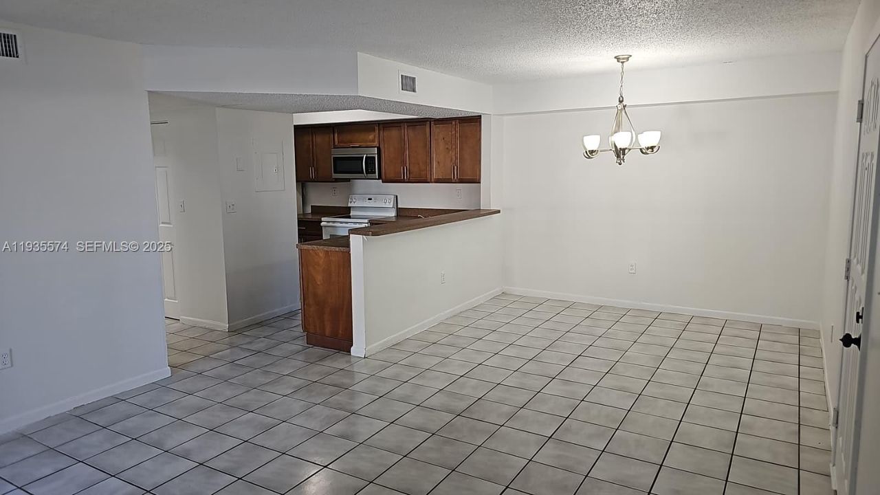 For Rent: $1,950 (2 beds, 2 baths, 1113 Square Feet)