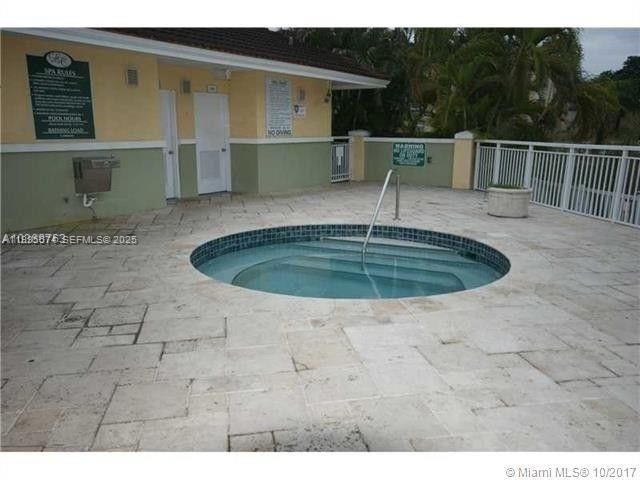 For Rent: $1,950 (2 beds, 2 baths, 1113 Square Feet)
