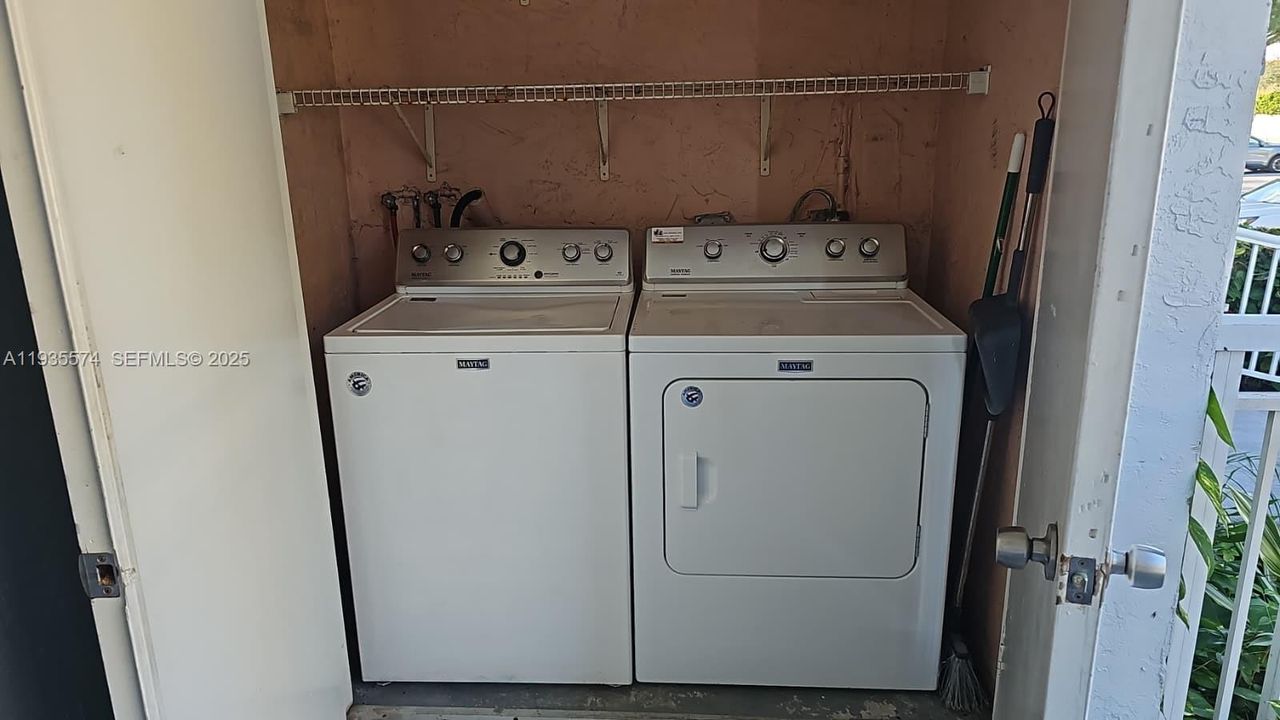 For Rent: $1,950 (2 beds, 2 baths, 1113 Square Feet)