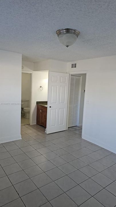 For Rent: $1,950 (2 beds, 2 baths, 1113 Square Feet)