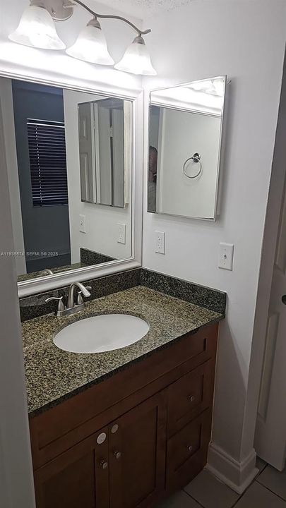 For Rent: $1,950 (2 beds, 2 baths, 1113 Square Feet)