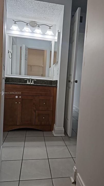 For Rent: $1,950 (2 beds, 2 baths, 1113 Square Feet)