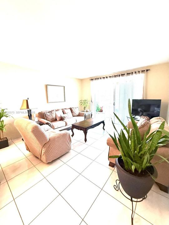 На продажу: $175,000 (1 спален, 1 ванн, 861 Квадратных фут)