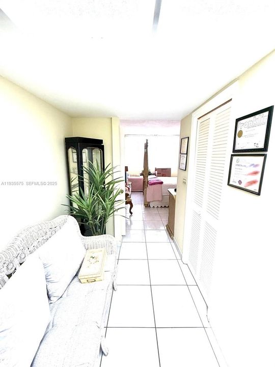 На продажу: $175,000 (1 спален, 1 ванн, 861 Квадратных фут)