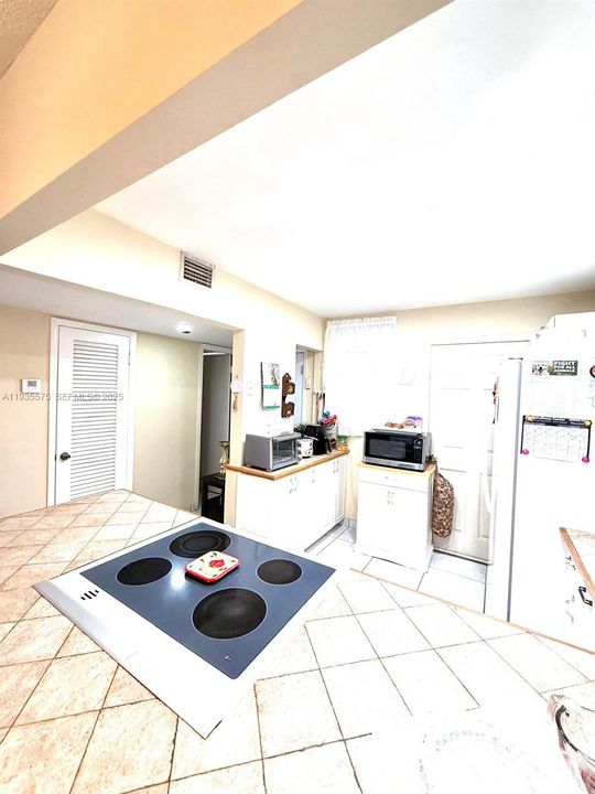 На продажу: $175,000 (1 спален, 1 ванн, 861 Квадратных фут)