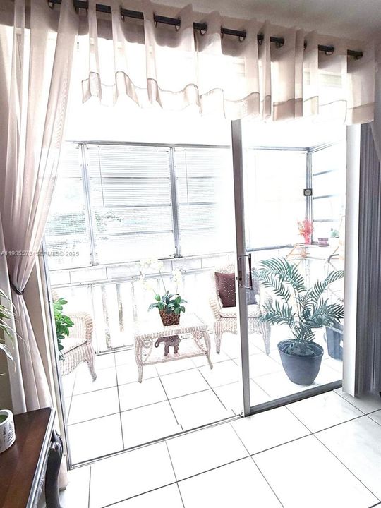 На продажу: $175,000 (1 спален, 1 ванн, 861 Квадратных фут)