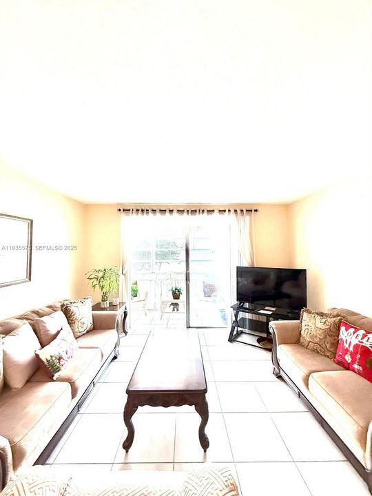 На продажу: $175,000 (1 спален, 1 ванн, 861 Квадратных фут)