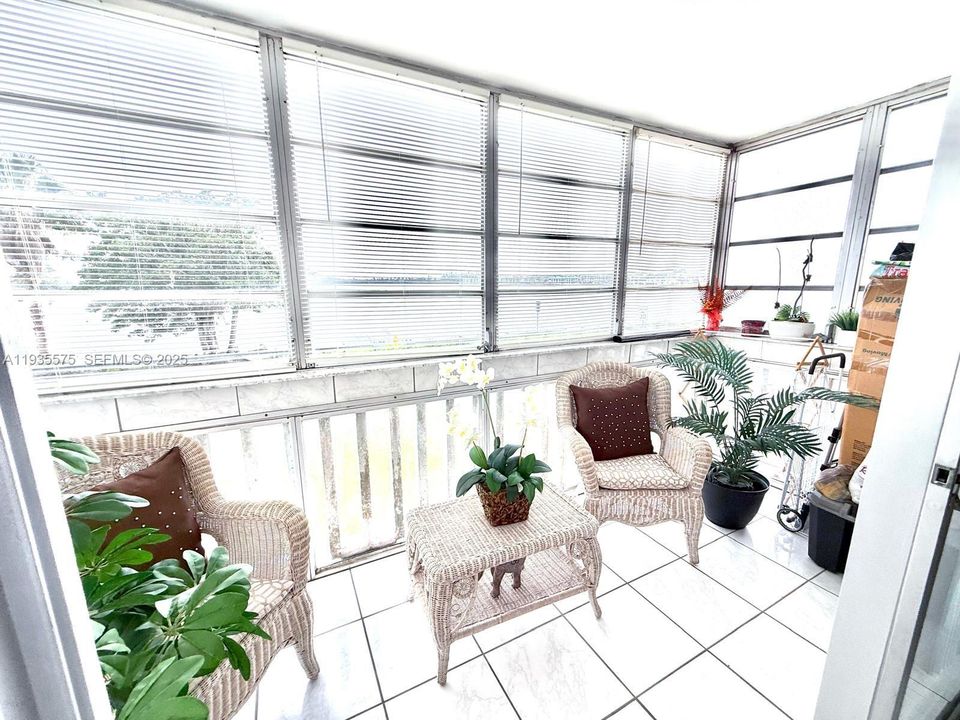 На продажу: $175,000 (1 спален, 1 ванн, 861 Квадратных фут)