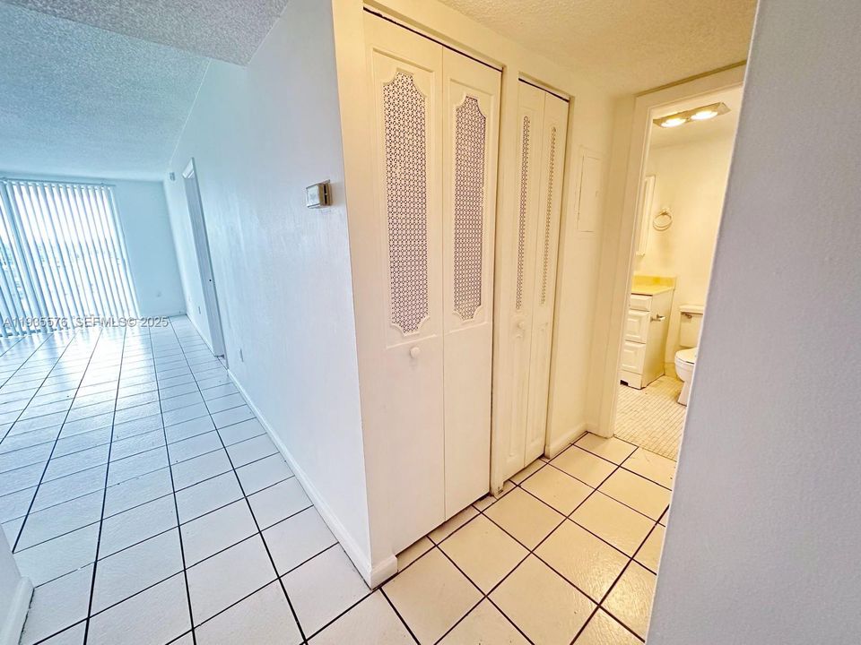 待售: $143,000 (1 贝兹, 1 浴室, 840 平方英尺)