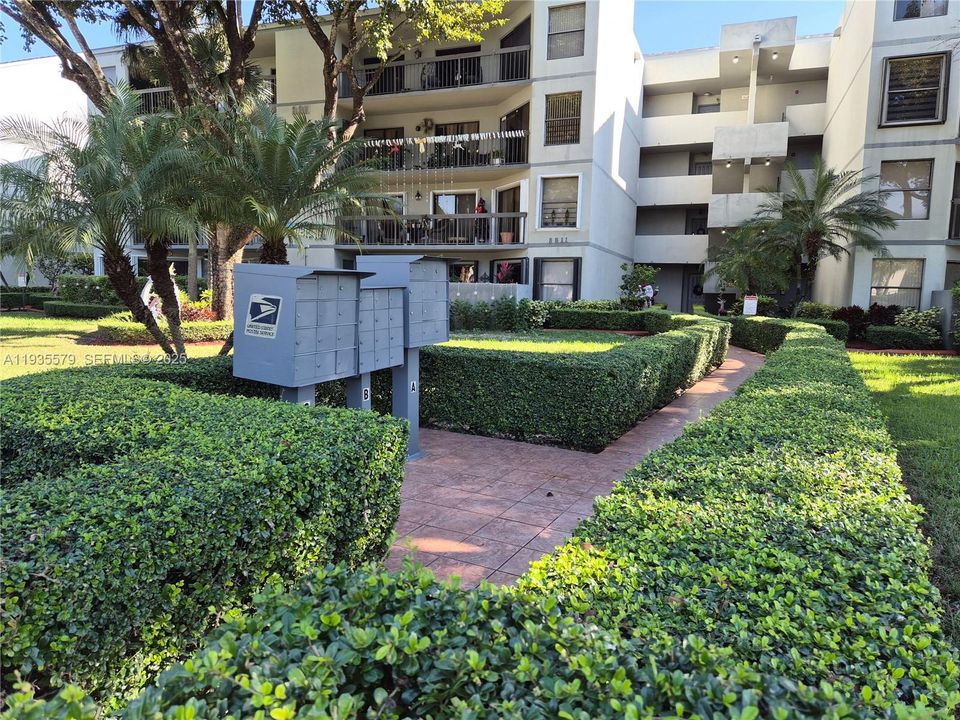 8811 SW 132 Pl Entry