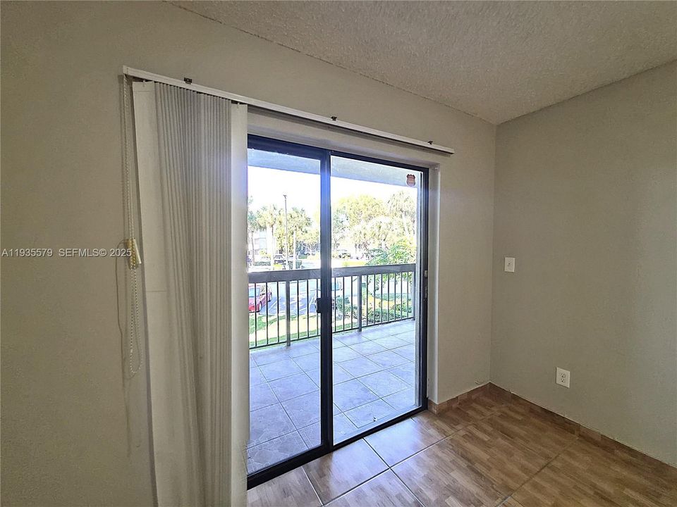 出租: $2,200 (2 贝兹, 2 浴室, 939 平方英尺)