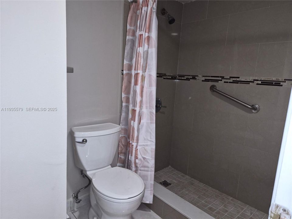 出租: $2,200 (2 贝兹, 2 浴室, 939 平方英尺)