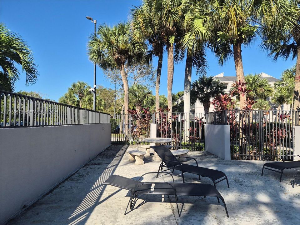 出租: $2,200 (2 贝兹, 2 浴室, 939 平方英尺)