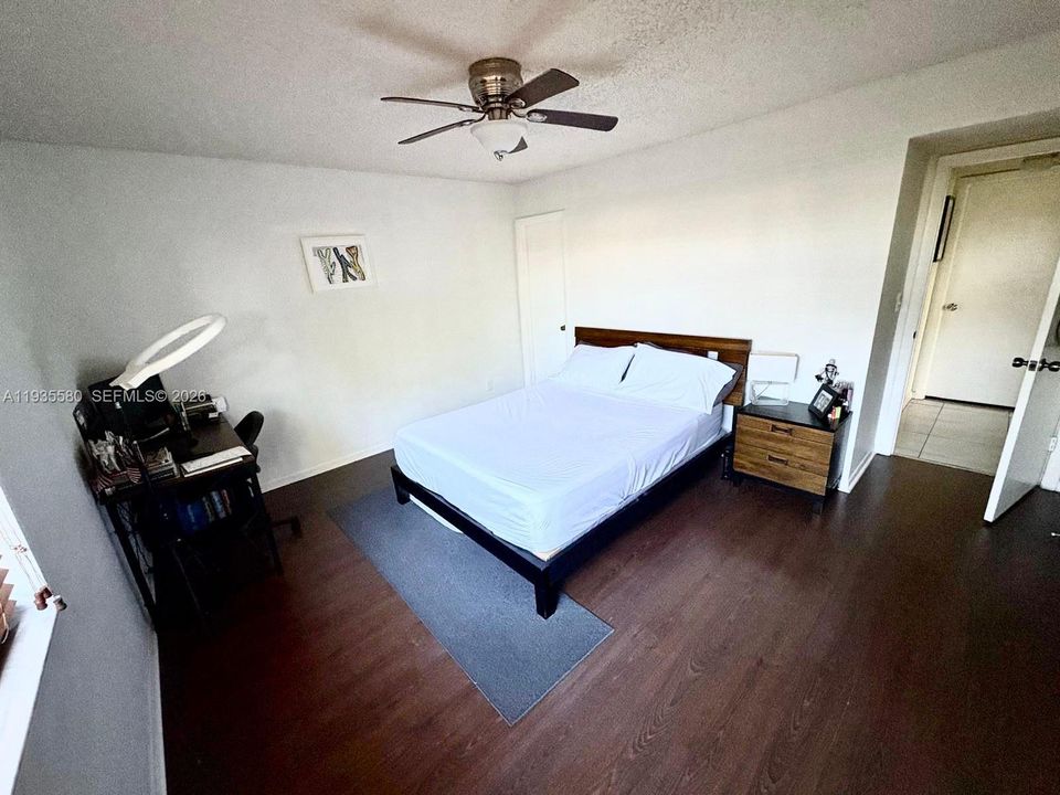 出租: $2,200 (2 贝兹, 2 浴室, 1037 平方英尺)