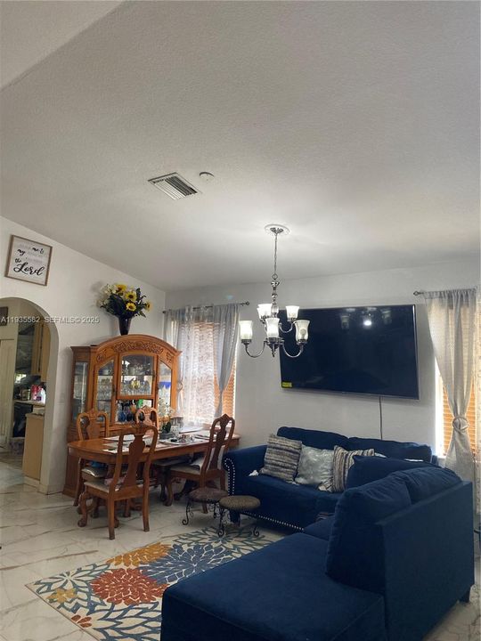 En Renta: $2,800 (3 camas, 2 baños, 2147 Pies cuadrados)