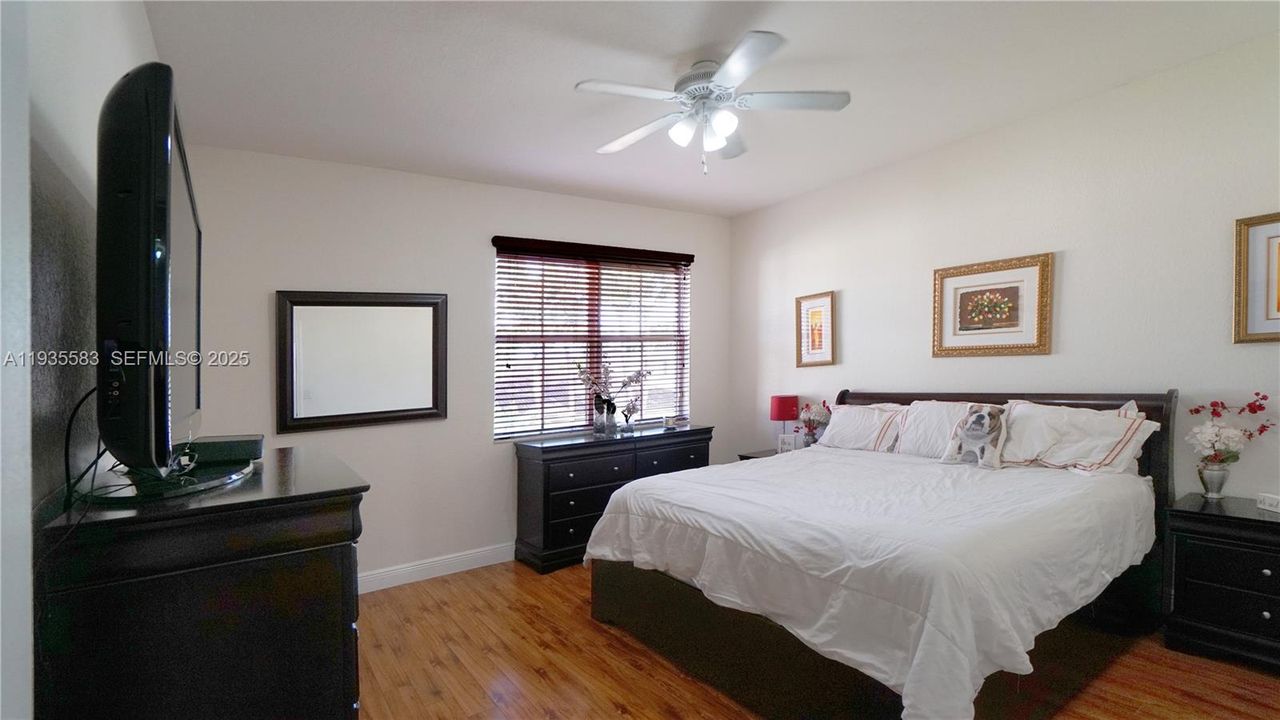 For Rent: $3,175 (3 beds, 2 baths, 1900 Square Feet)