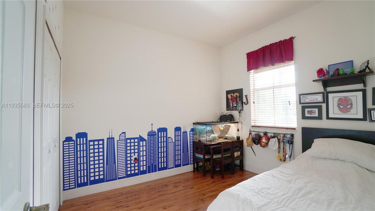 For Rent: $3,175 (3 beds, 2 baths, 1900 Square Feet)