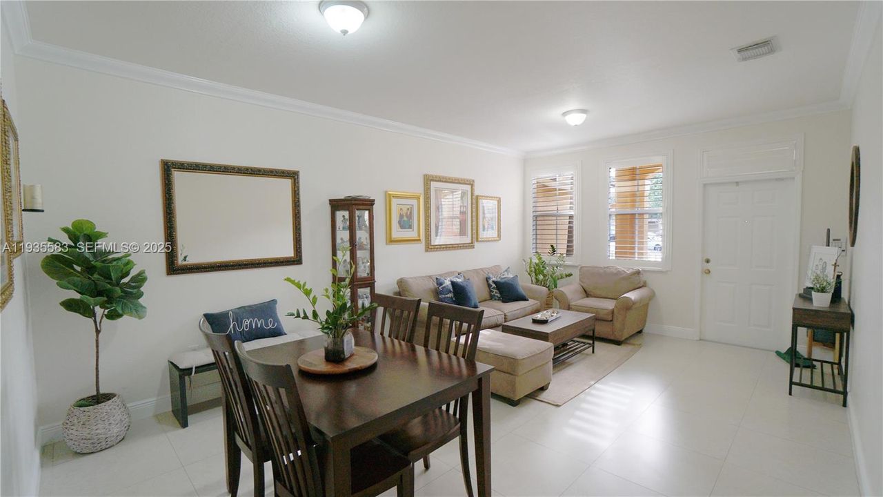 For Rent: $3,175 (3 beds, 2 baths, 1900 Square Feet)