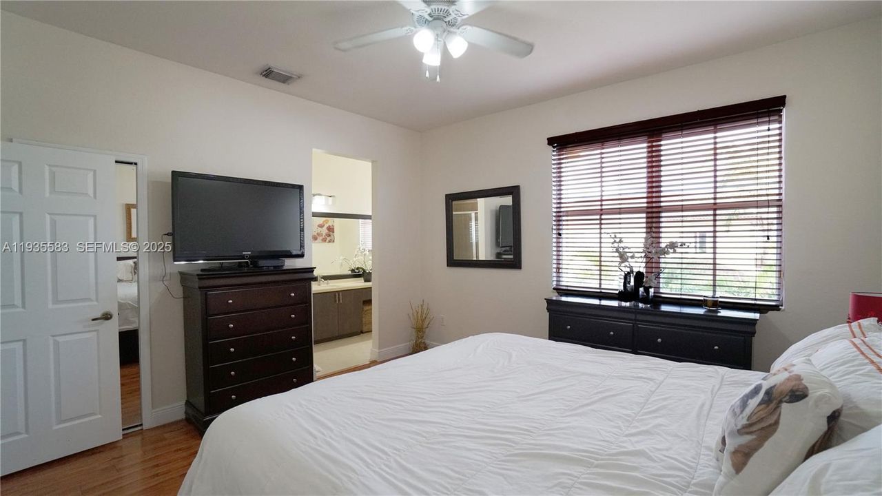 For Rent: $3,175 (3 beds, 2 baths, 1900 Square Feet)