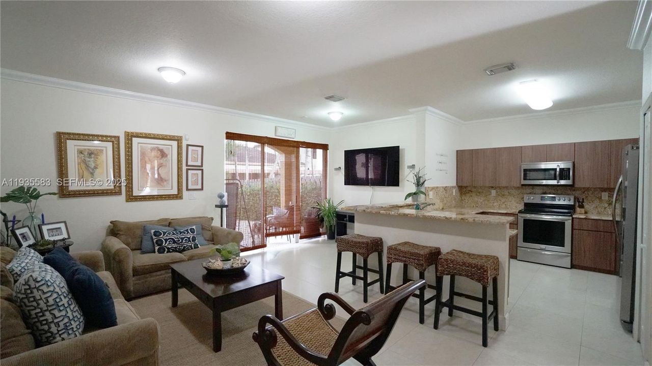 For Rent: $3,175 (3 beds, 2 baths, 1900 Square Feet)