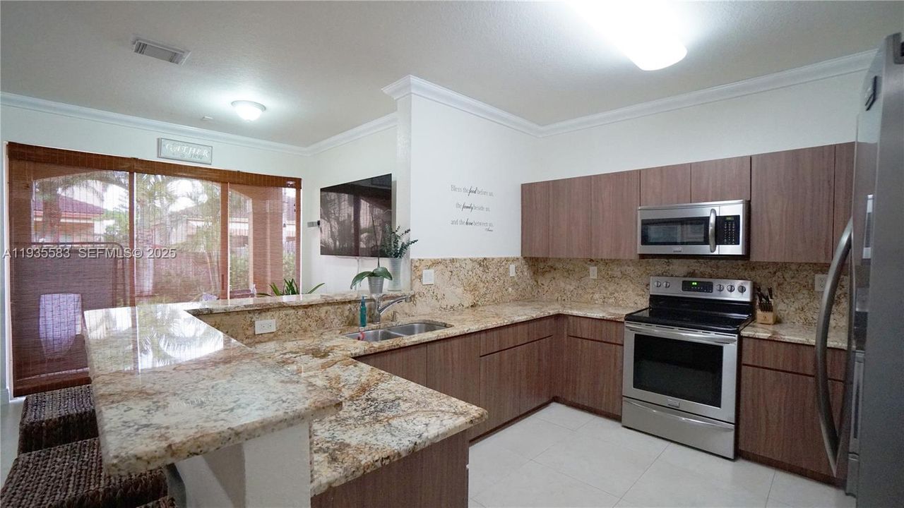 For Rent: $3,175 (3 beds, 2 baths, 1900 Square Feet)