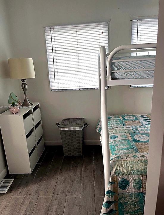 出租: $1,900 (2 贝兹, 1 浴室, 744 平方英尺)