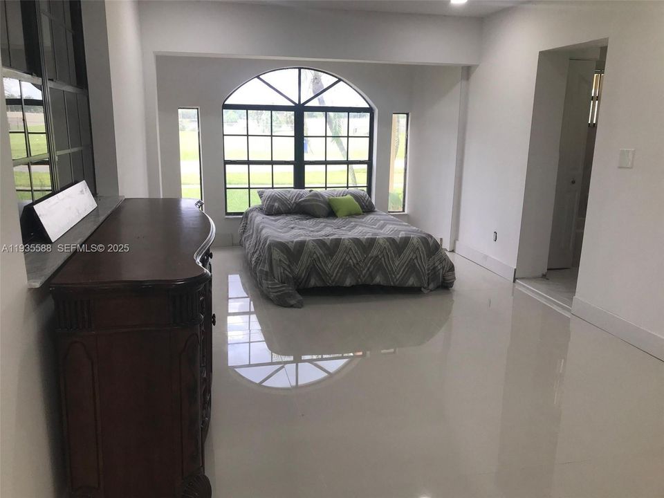 出租: $4,100 (3 贝兹, 2 浴室, 2477 平方英尺)