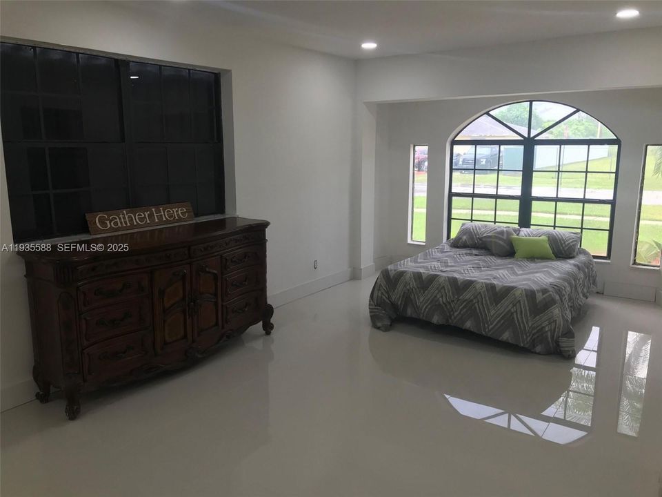 出租: $4,100 (3 贝兹, 2 浴室, 2477 平方英尺)