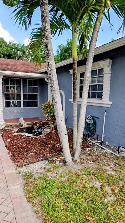 For Rent: $3,700 (3 beds, 2 baths, 1151 Square Feet)