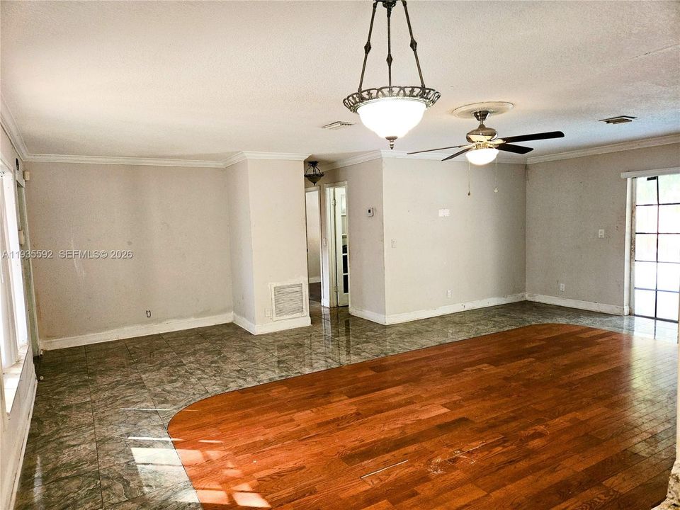 For Rent: $3,500 (3 beds, 2 baths, 1151 Square Feet)