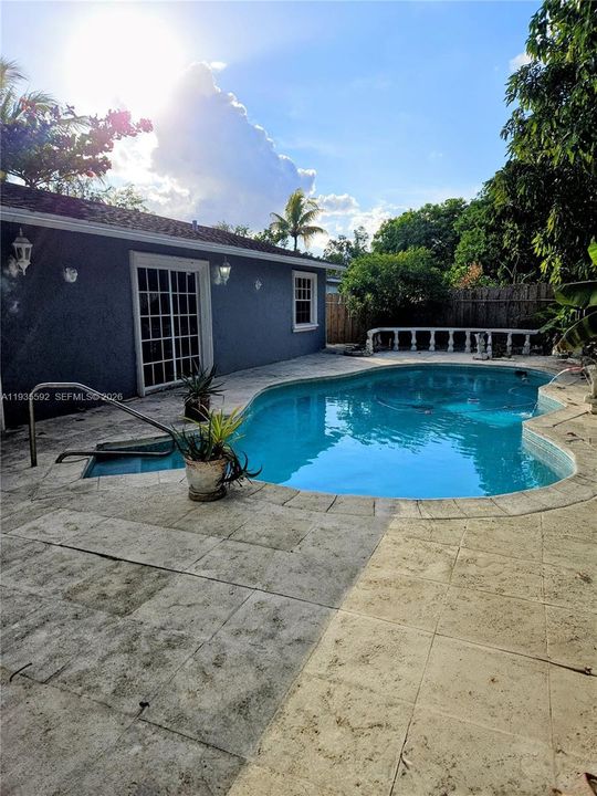 For Rent: $3,500 (3 beds, 2 baths, 1151 Square Feet)