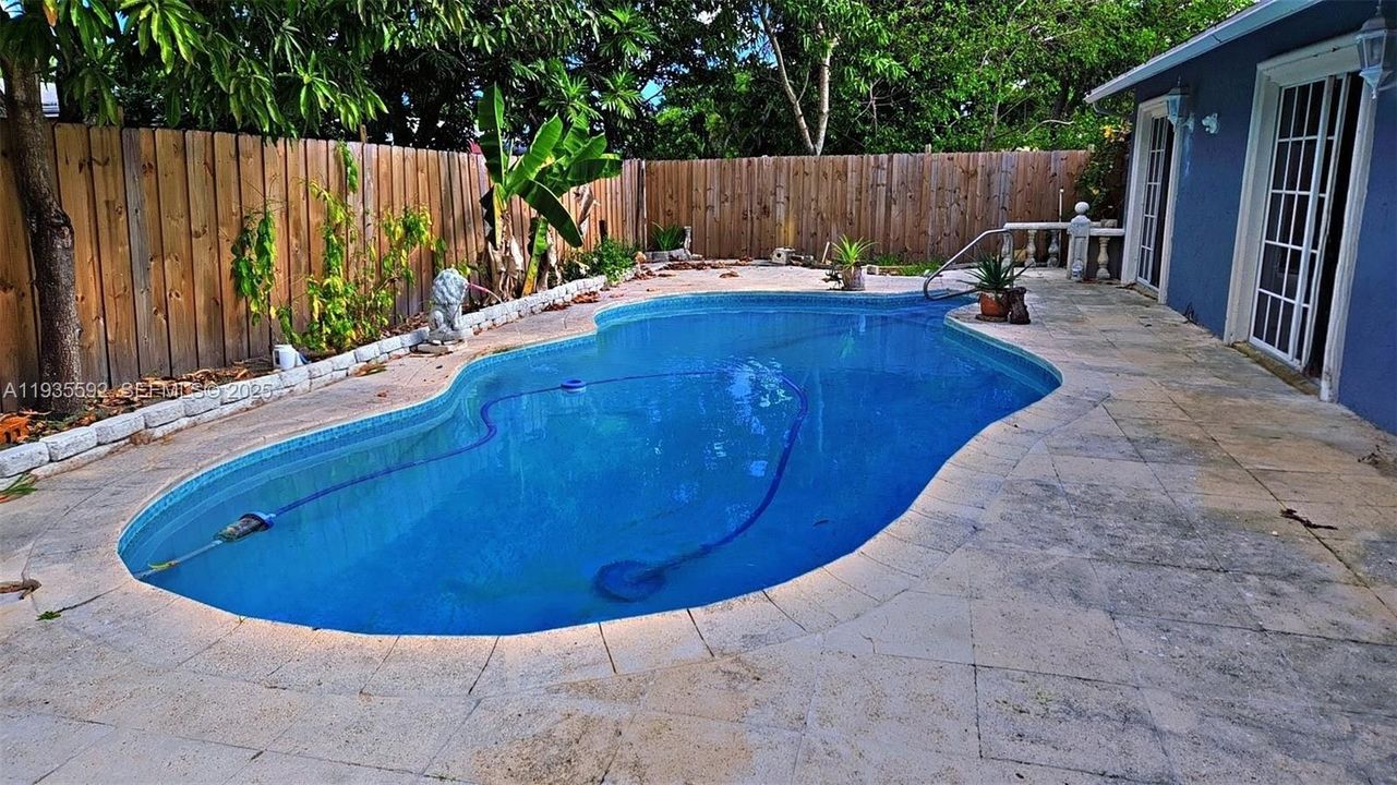 For Rent: $3,700 (3 beds, 2 baths, 1151 Square Feet)