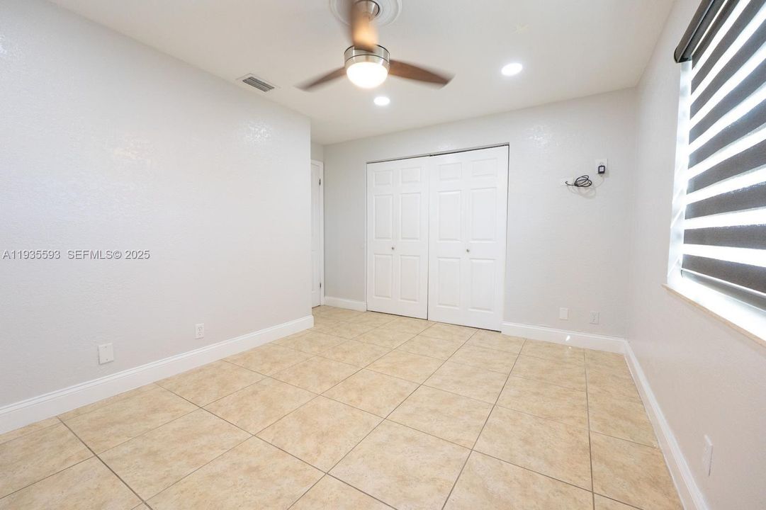 For Rent: $3,900 (3 beds, 2 baths, 1211 Square Feet)