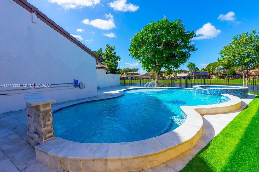 For Rent: $3,900 (3 beds, 2 baths, 1211 Square Feet)