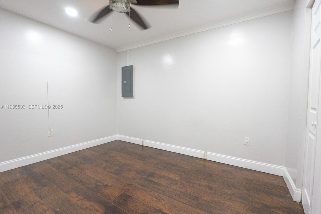 For Rent: $3,900 (3 beds, 2 baths, 1211 Square Feet)