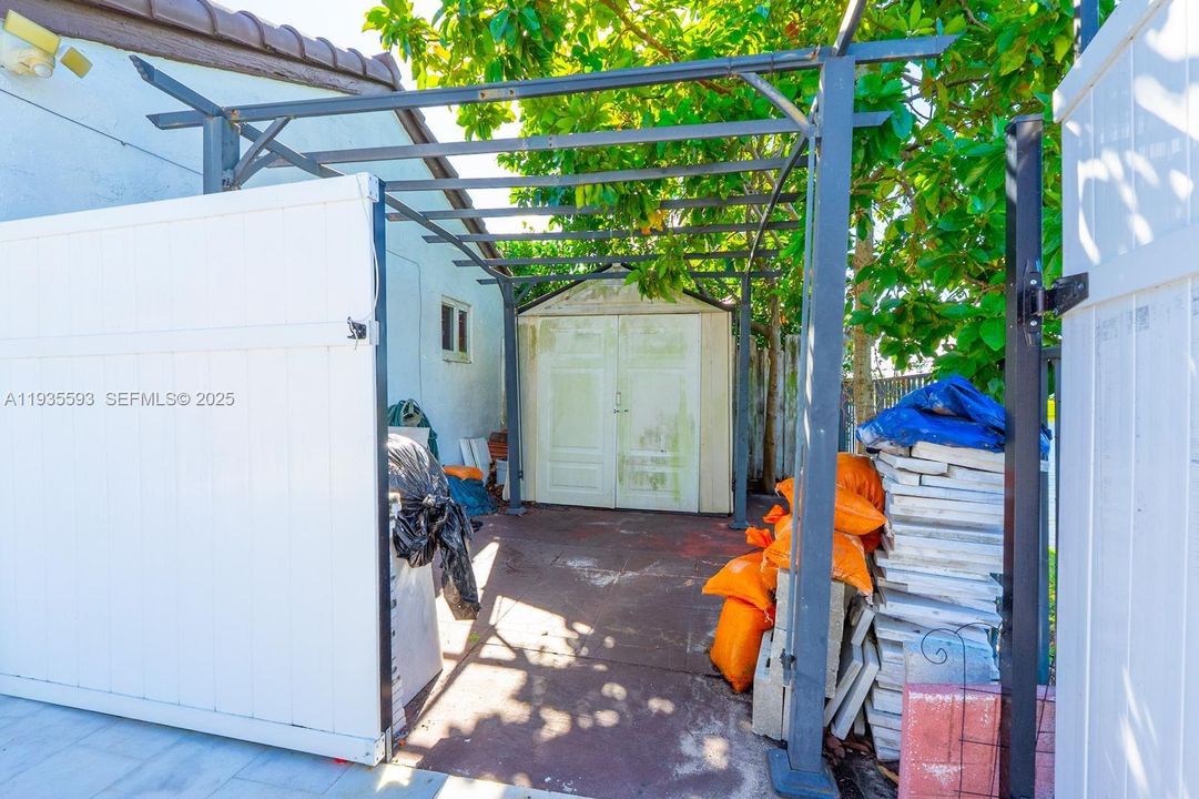 For Rent: $3,900 (3 beds, 2 baths, 1211 Square Feet)